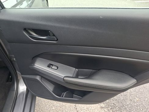 Used 2025 Nissan Altima 2.5 SV FWD image 14