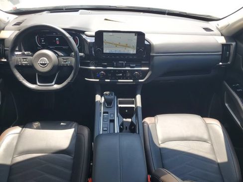 Certified 2024 Nissan Pathfinder Platinum w/ Black Appearance Package FWD image 3