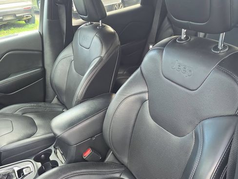 Used 2019 Jeep Cherokee Limited FWD image 22