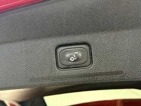 Used 2017 Ford Explorer XLT w/ Equipment Group 202A image 5