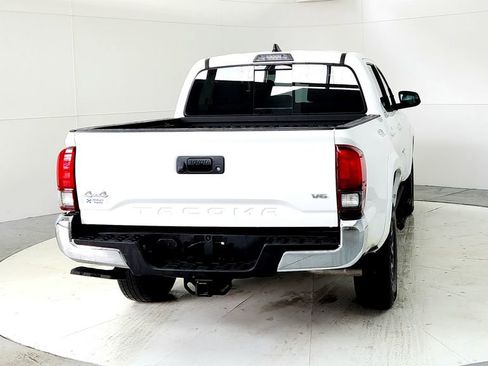 Certified 2023 Toyota Tacoma SR5 AWD/4WD image 5