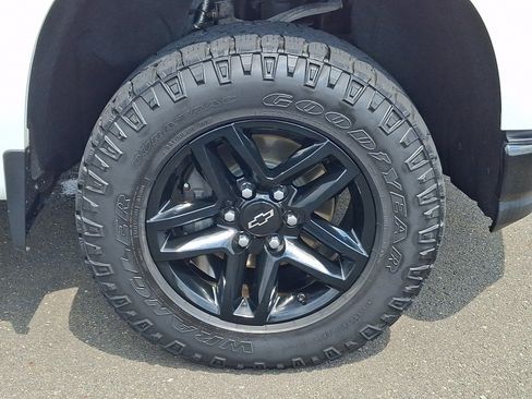 Used 2020 Chevrolet Silverado 1500 LT Trail Boss AWD/4WD image 8