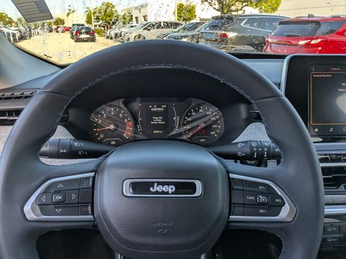 Used 2022 Jeep Compass Latitude AWD/4WD image 26