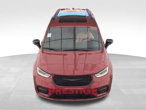 Used 2024 Chrysler Pacifica Limited w/ S Appearance Package FWD image 3