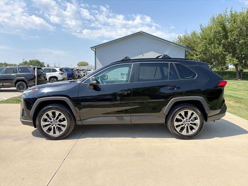 Used 2023 Toyota RAV4 XLE Premium FWD image 3