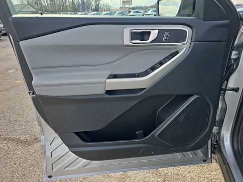Used 2023 Ford Explorer XLT w/ Equipment Group 202A image 13