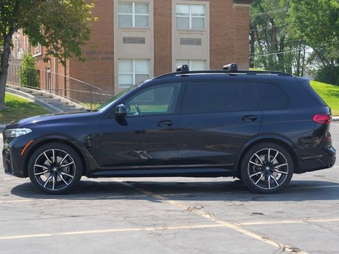 Used 2021 BMW X7 xDrive40i w/ M Sport Package AWD/4WD image 2