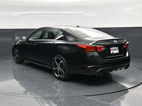 Used 2024 Nissan Altima 2.5 SR FWD image 11