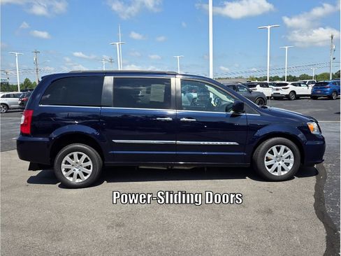 Used 2015 Chrysler Town & Country Touring w/ Driver Convenience Group FWD image 11
