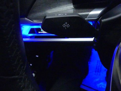 Used 2024 BMW i7 xDrive60 w/ Premium Package image 23