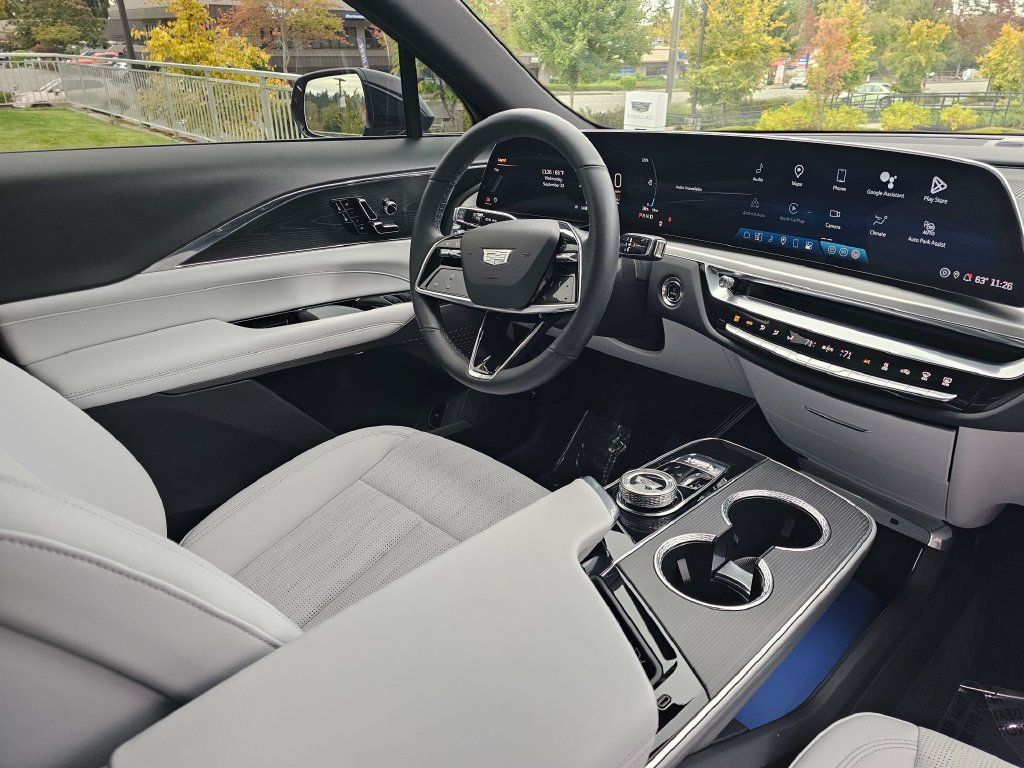 Certified 2024 Cadillac Lyriq Luxury AWD/4WD image 10