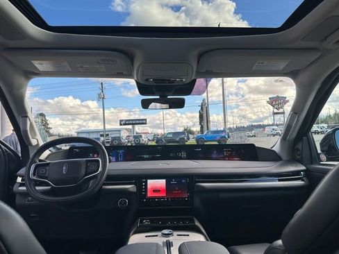 Used 2025 Lincoln Navigator L Reserve image 14