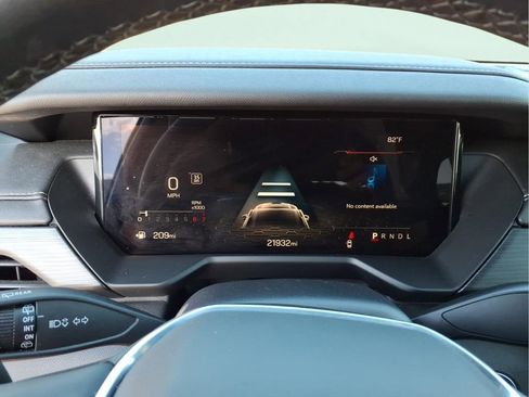 Used 2025 GMC Acadia Elevation FWD image 23