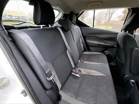 Used 2019 Nissan Kicks S image 29