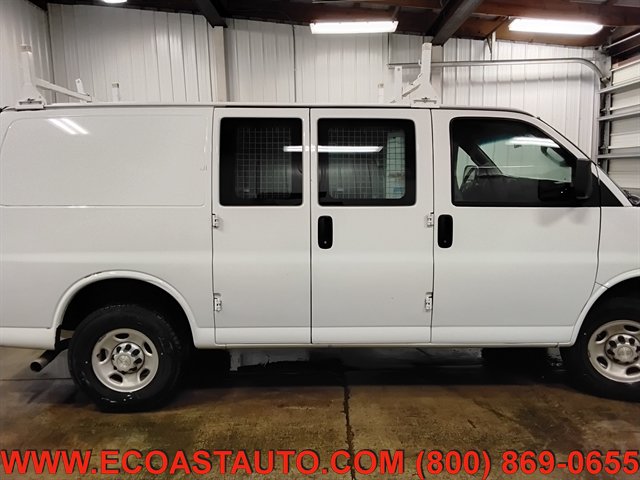 Used 2018 Chevrolet Express 2500 w/ Driver Convenience Package RWD image 9