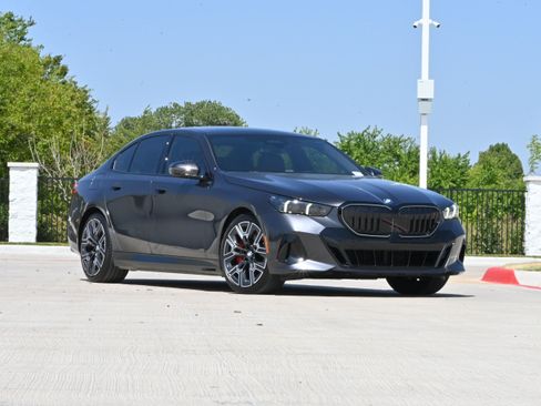 Used 2026 BMW 550e xDrive AWD/4WD image 2