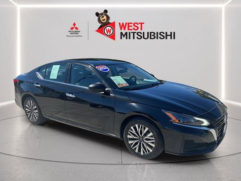 Used 2024 Nissan Altima 2.5 SV FWD image 7