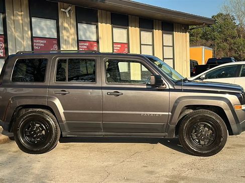 Used 2015 Jeep Patriot Sport image 5