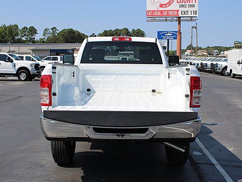 Used 2024 RAM 2500 Tradesman w/ Chrome Appearance Group AWD/4WD image 11