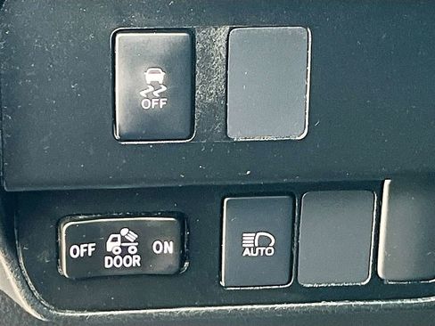 Used 2022 Toyota Tacoma SR5 AWD/4WD image 10