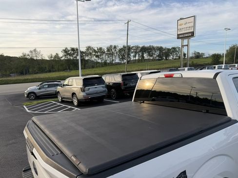 Used 2018 Ford F150 XLT w/ Equipment Group 302A Luxury AWD/4WD image 13
