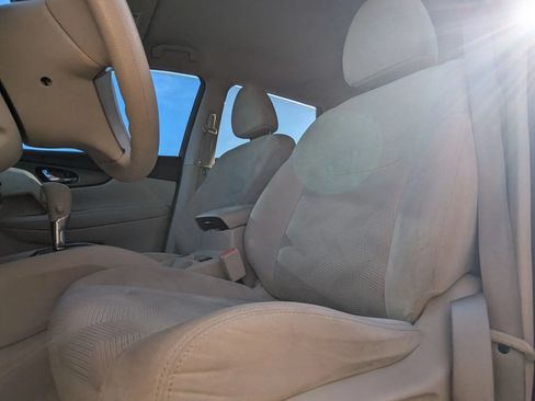 Used 2015 Nissan Rogue SV w/ SV Premium Package FWD image 15