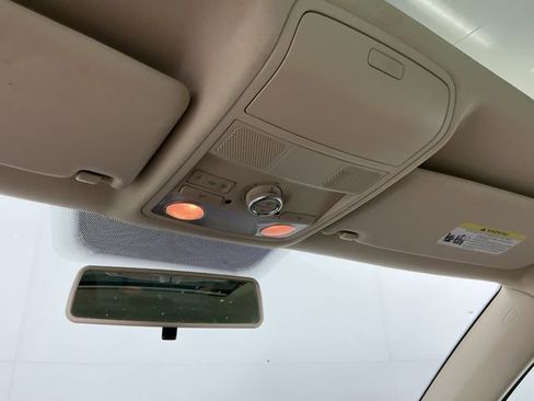 Used 2012 Volkswagen Tiguan S image 17