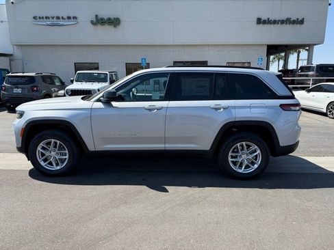 New 2025 Jeep Grand Cherokee Laredo X w/ Luxury Tech Group I image 3