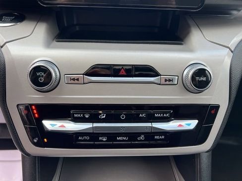 Used 2024 Ford Explorer XLT w/ Equipment Group 202A image 32