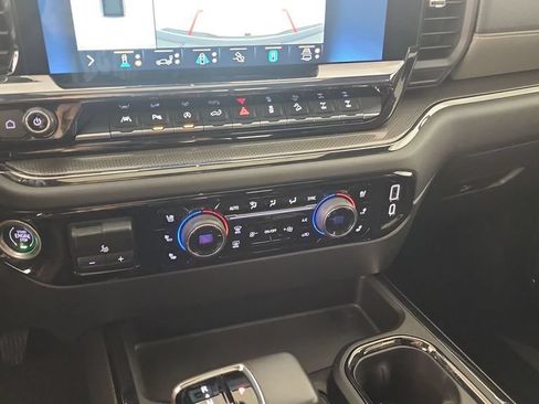 Used 2022 Chevrolet Silverado 1500 ZR2 w/ Technology Package AWD/4WD image 18