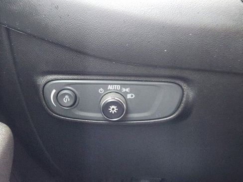 Used 2022 Chevrolet Equinox LS w/ LS Convenience Package image 23