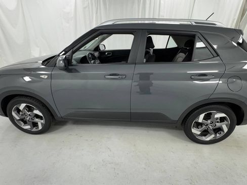Used 2025 Hyundai Venue SEL FWD image 6