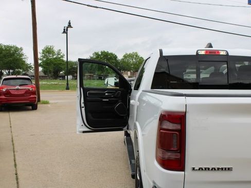 Used 2019 RAM 1500 Laramie AWD/4WD image 9