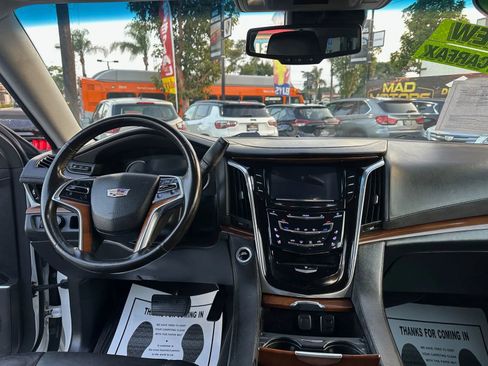 Used 2016 Cadillac Escalade ESV Premium RWD image 21