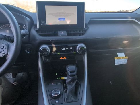 Used 2025 Toyota RAV4 XLE image 19