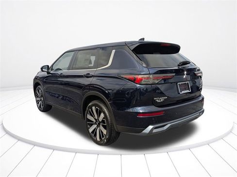 New 2025 Mitsubishi Outlander SE image 5