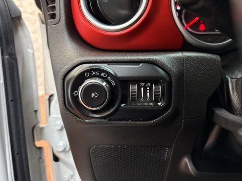 Used 2018 Jeep Wrangler Rubicon w/ Cold Weather Group image 19