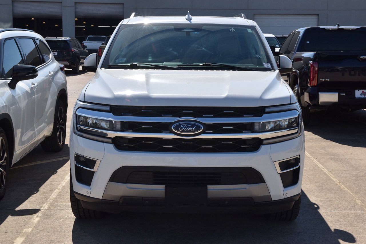 Used 2024 Ford Expedition Max Limited RWD image 3
