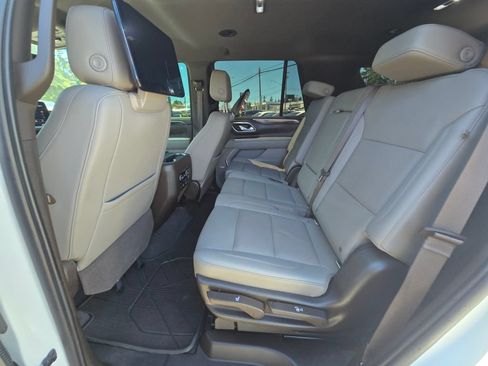 Used 2021 Chevrolet Tahoe Z71 w/ Luxury Package AWD/4WD image 16