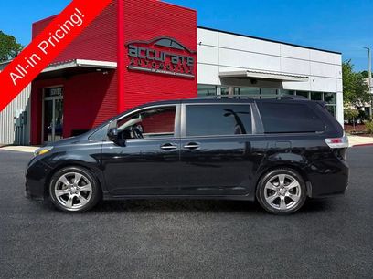Used 2017 Toyota Sienna SE Premium