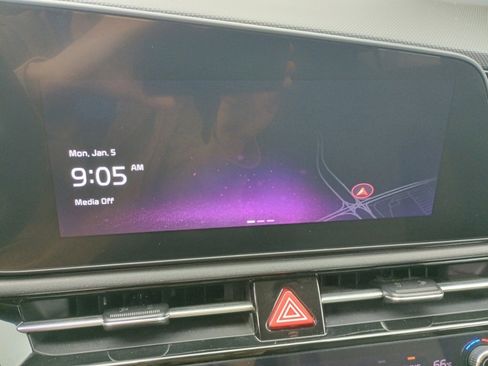 Used 2023 Kia Niro EX image 28