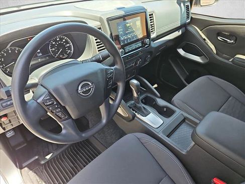 Used 2024 Nissan Frontier SV RWD image 5