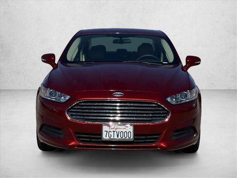 Used 2014 Ford Fusion SE FWD image 2