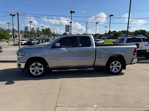 Used 2019 RAM 1500 Laramie AWD/4WD image 10