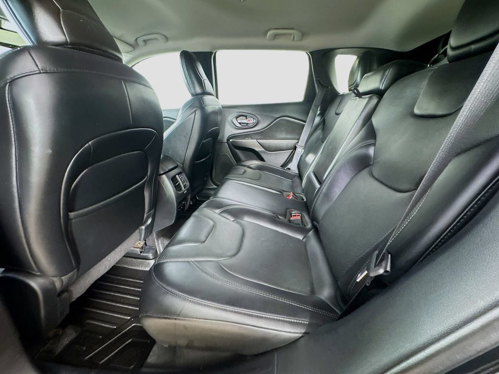 Used 2020 Jeep Cherokee Limited AWD/4WD image 28