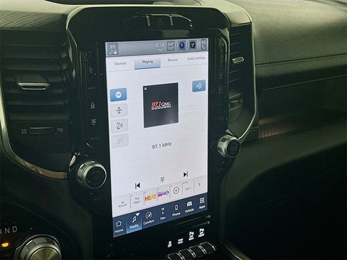 Used 2024 RAM 1500 Laramie image 17