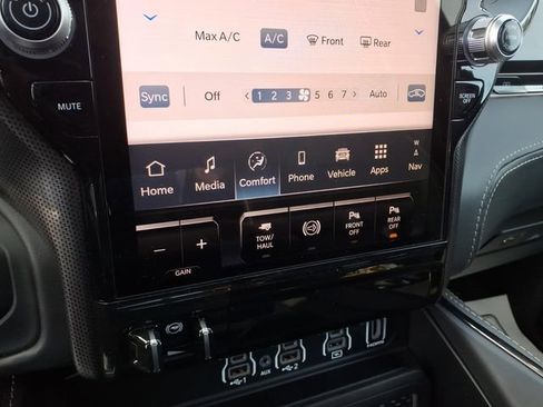 New 2025 RAM 2500 Limited AWD/4WD image 13