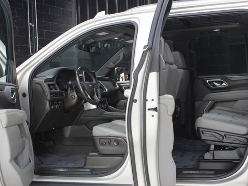 Used 2021 Chevrolet Tahoe LT w/ LT Signature Package image 24