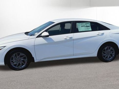 Used 2025 Hyundai Elantra Blue FWD image 48