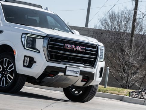 Used 2022 GMC Yukon XL AT4 image 5